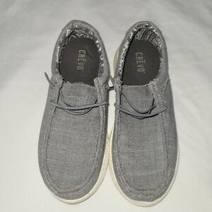 Crevo Size 4 Gray Casual Shoes